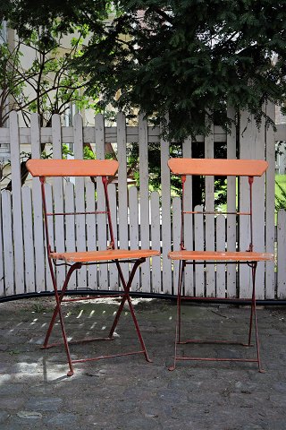 Old French garden chair in iron with wooden slats and old paint with patina (Orange)