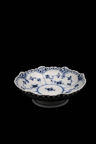 Royal Copenhagen Blue Fluted Full Lace bowl on foot.
RC# 1/1023. 
H:6cm. Dia:17,5cm.