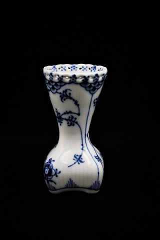 Royal Copenhagen Musselmalet Helblonde vase.
RC#1/1162. Højde:10cm...
