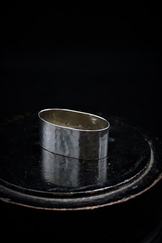 Gammel serviet ring i sølv , stemplet.4,8x2,5cm.  Brede 2cm.
