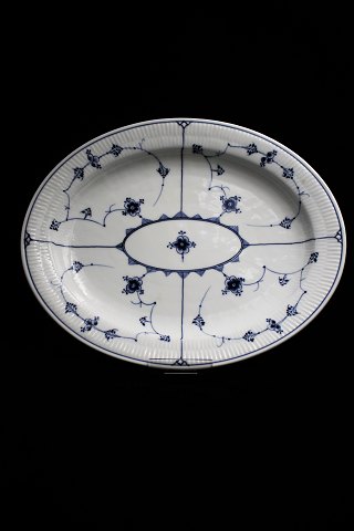Royal Copenhagen Blue Fluted Plain large oval dish. 
RC#1/100. 1.sort. 40,5x32,5cm. 
From 1893-1900.