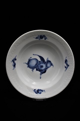 Royal Copenhagen Blue Flower Braided, small deep plate. 
Dia: 21cm. 
RC#10/8105. 2.sort.