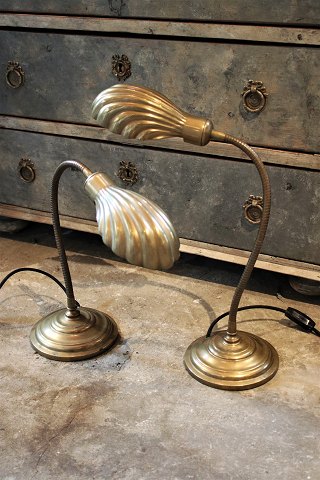 Old French desk lamp in brass with clam-shaped lampshade and flexible arm...