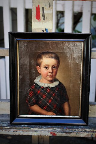 Dekorativt , lille 1800 tals børne portræt maleri , olie på lærred i sort træ ramme.28,5x24cm.