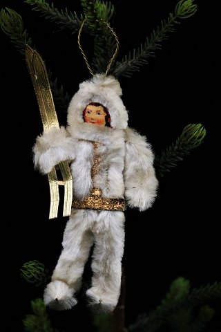 Gammel  juleornament i form af ski-pige lavet af piberenser og glansbillede fra omkring 1950...