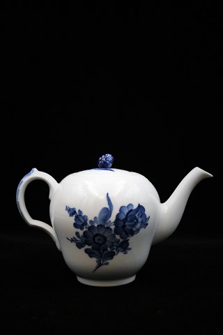 Royal Copenhagen Blue Flower Braided teapot...
10/8122.