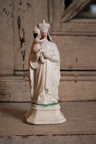 Dekorativ , gammel Madonna figur i porcelæn
af Jomfru Maria med Jesusbarnet.