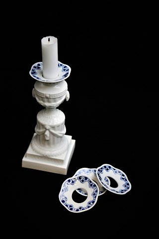 Bing & Grøndahl Blåmalet / Musselmalet lys krave i porcelæn.
B&G#507...