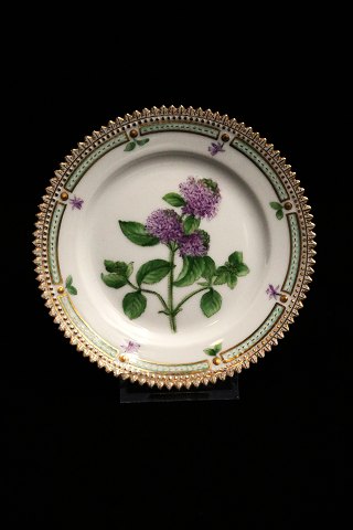 Royal Copenhagen Flora Danica side plate. Dia: 14.5cm. 
RC#20/3552...