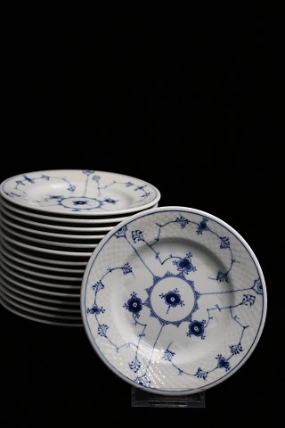Bing & Grondahl Blue painted / Blue Fluted dessert plate in iron porcelain. 
Dia.: 15.5cm. 
B&G#700...