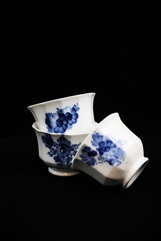 Royal Copenhagen Blue Flower Angular coffee / teacup / bowl.
RC#10/8501A...