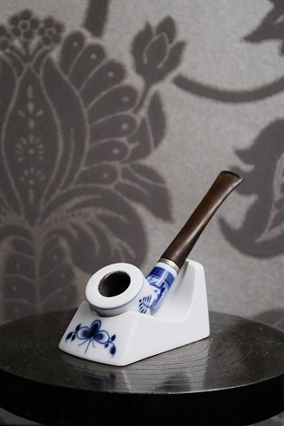 Old pipe in Blue Fluted porcelain and horn from Royal Copenhagen...