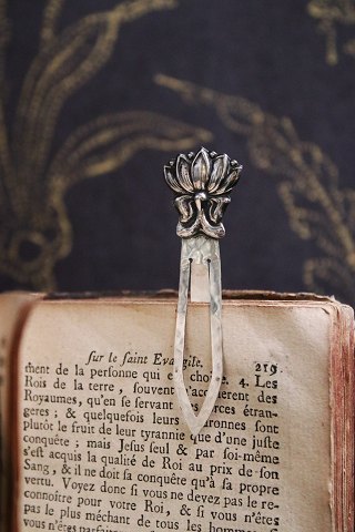 Old bookmark in silver, stamped H. Gr. 830S.