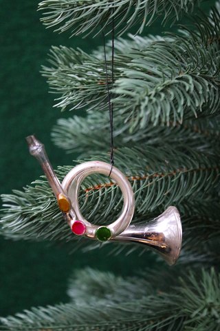 Old glass Christmas ornament from 1930 in the shape of a trumpet. L: 11cm.