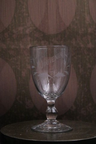 Fint gammelt Fransk souvenir vin glas med graveret skrift
"Souvenir"