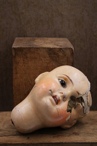 Gammelt 1800 tals dukke hoved i bemalet papmache...