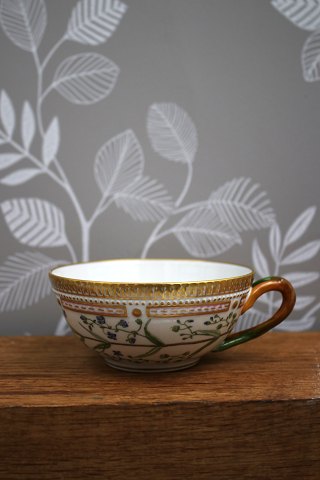 Stor tekop (uden underkop) i Flora Danica-stel produceret af Royal Copenhagen...