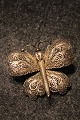 Gammel sommerfugle broche i sølv filigran.Måler:6x5,5cm.SOLGT !