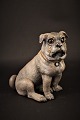 1800 tals bemalet terracotta figur af hund med glas øjne og med fin patina. H:16cm.