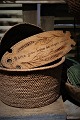 Dekorativt svensk skærebræt med kornneg og skrift:"Bättre grov käka än ingen smaka"39x14cm.