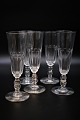 Gamle fransk champagne fløjter i krystalglas med fin fod og klassisk slibning. H:17,5cm. Dia.:5,5cm.(5 stk.)
