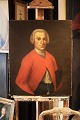 Dekorativt 1800 tals portræt maleri , olie på lærred af fin Herre i kort pudderparyk iført rød frakke...
