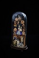 Dekorativ , gammel fransk glas globe , fin dekoreret med Jomfru Maria med Jesusbarnet , små engle og pynt. Højde: 28cm.
