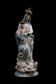 Gammel Madonna figur , Jomfru Maria med Jesusbarnet på armen i bemalet gips...
