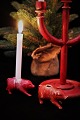 Små , gamle grise i rødmalet porcelæn med lille hul i ryggen til lille julelys eller grangren...