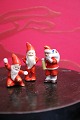 Little cute old biscuit gnomes...
CLICK ON THE PICTURE TO SEE EACH INDIVIDUAL !