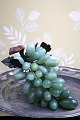 Decorative, large old bunch of grapes in colored jade. 
Length: 28cm.