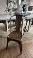 Original gammel fransk Tolix cafe stol i afpudset metal Med en rigtig fin patina…