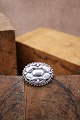 Antik oval sølv broche med blomer motiv...